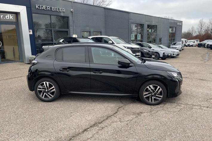 Sort Peugeot 208 fra 2023