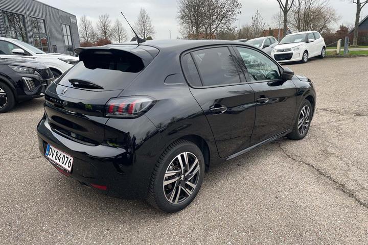 Sort Peugeot 208 fra 2023