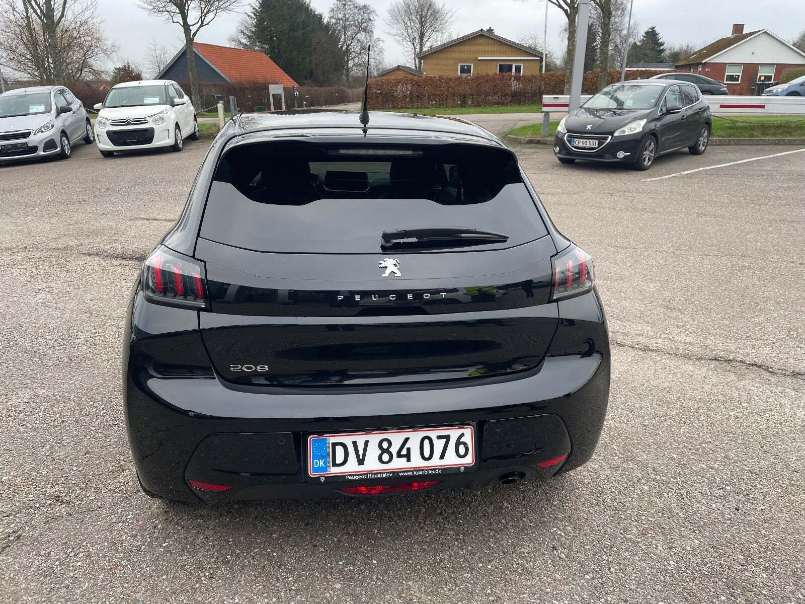 Sort Peugeot 208 fra 2023