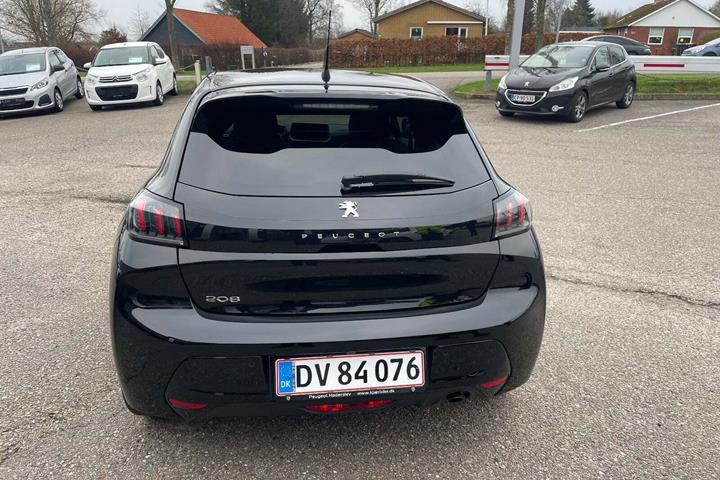 Sort Peugeot 208 fra 2023
