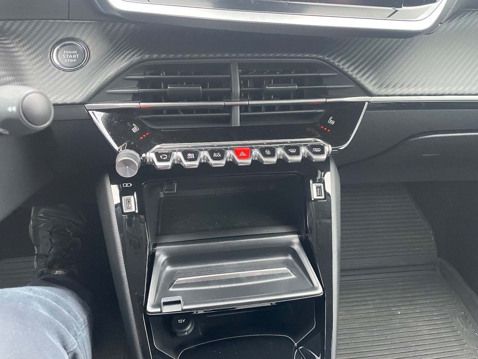 Sort Peugeot 208 fra 2023