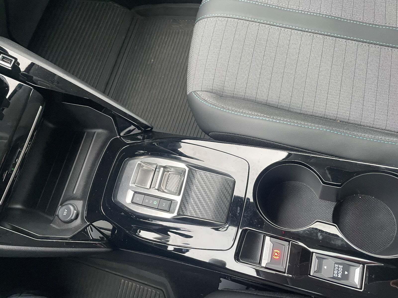 Sort Peugeot 208 fra 2023