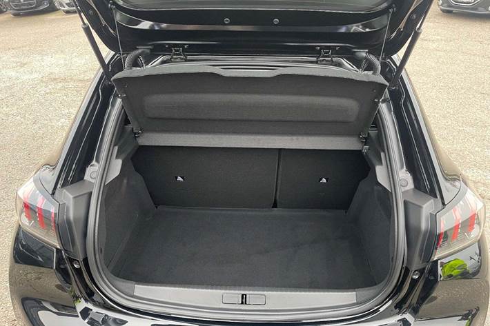 Sort Peugeot 208 fra 2023