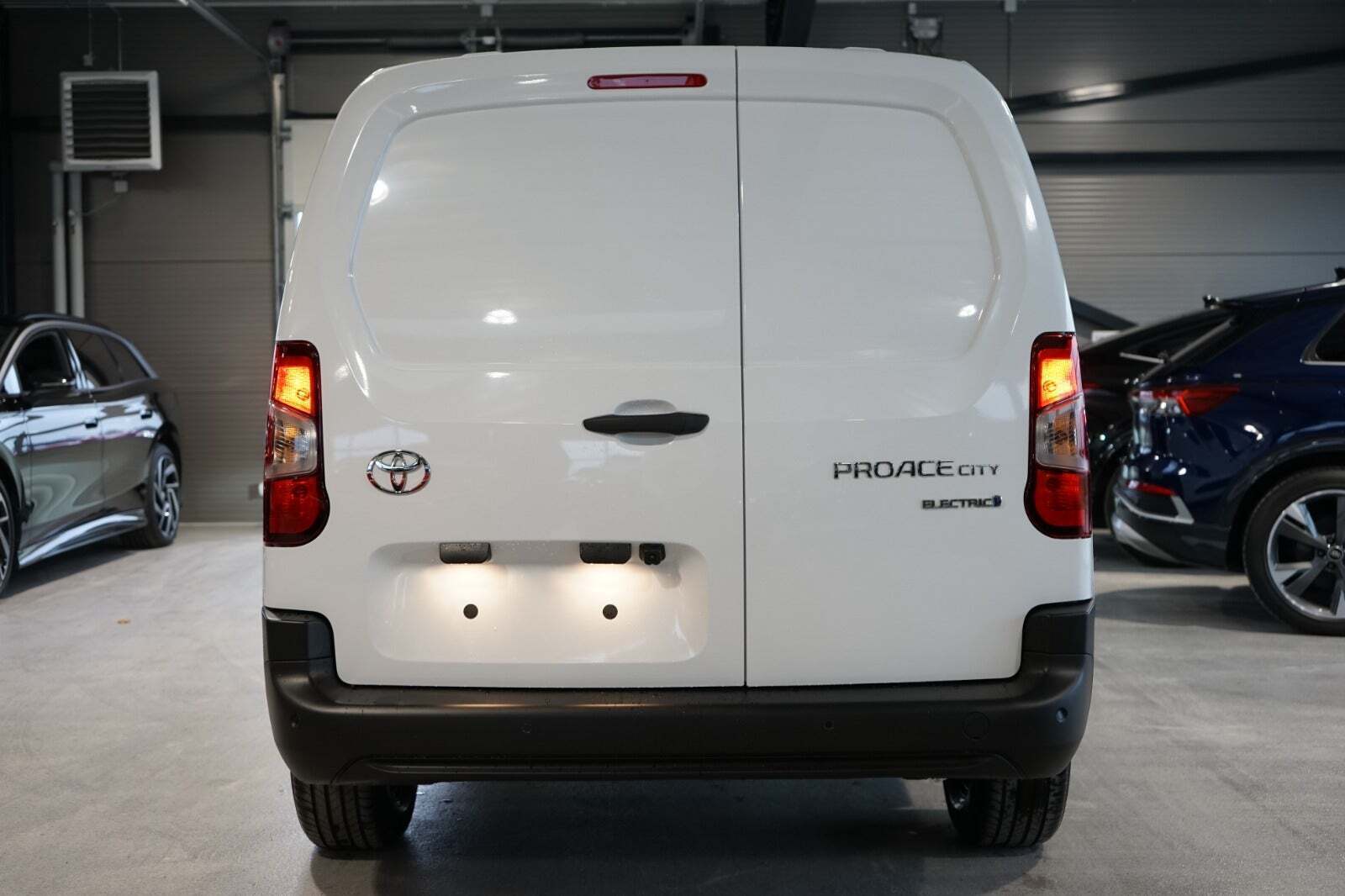 Hvid Toyota ProAce City fra 2025