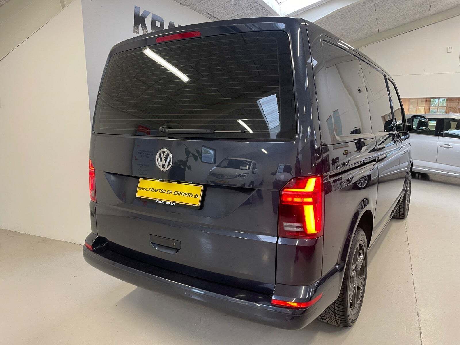 Blå VW Transporter fra 2020