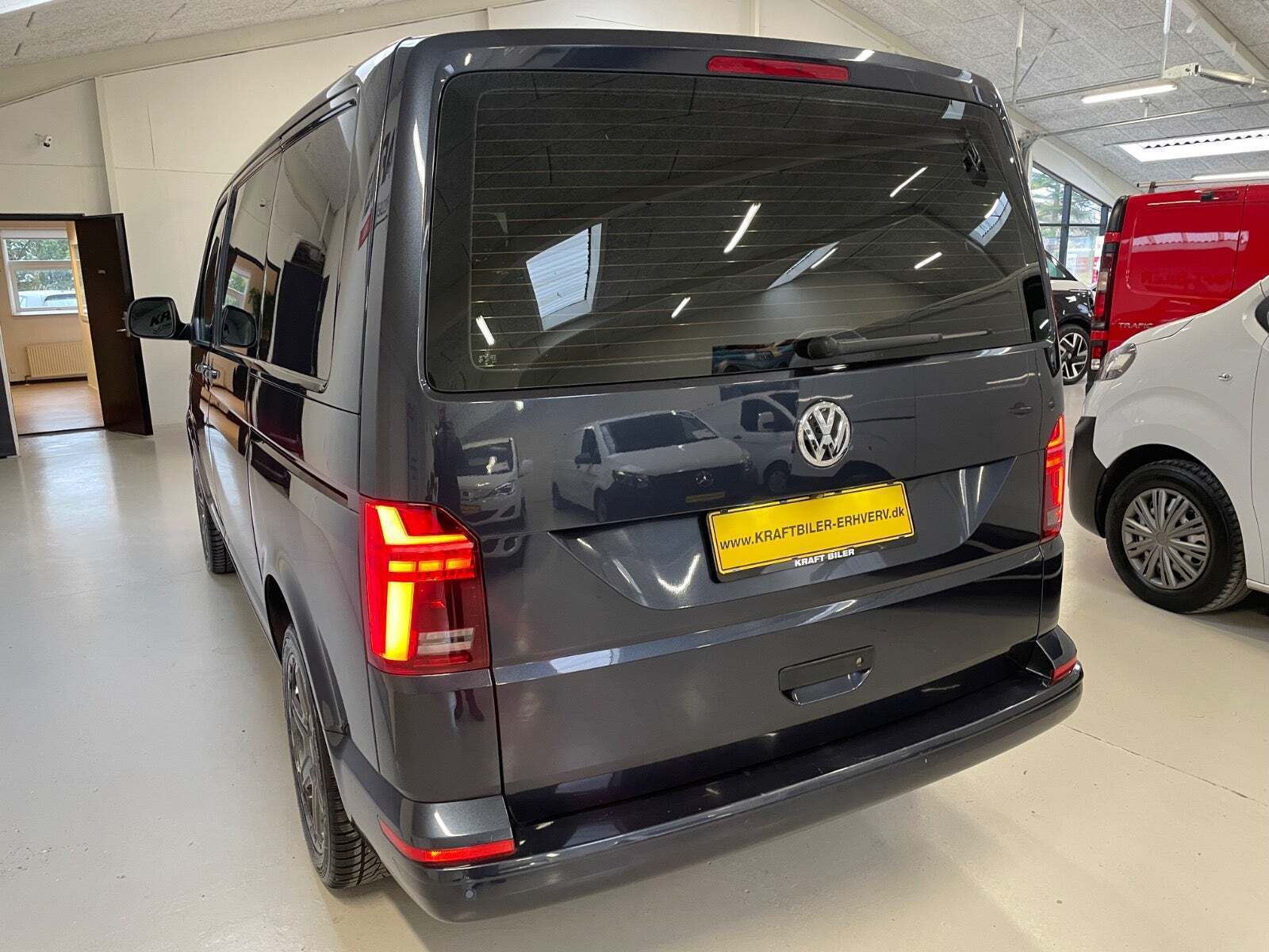 VW Transporter 2,0 TDi 199 Kassevogn DSG kort