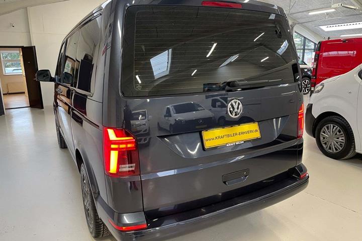 Blå VW Transporter fra 2020