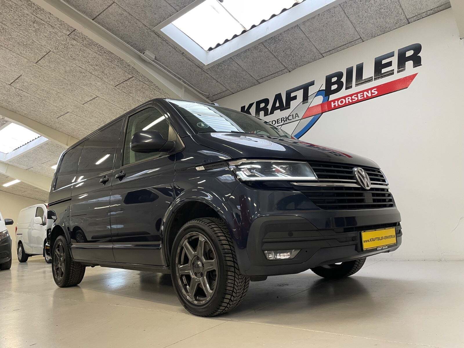 Blå VW Transporter fra 2020