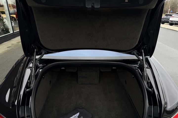 Sort Bentley Flying Spur fra 2015
