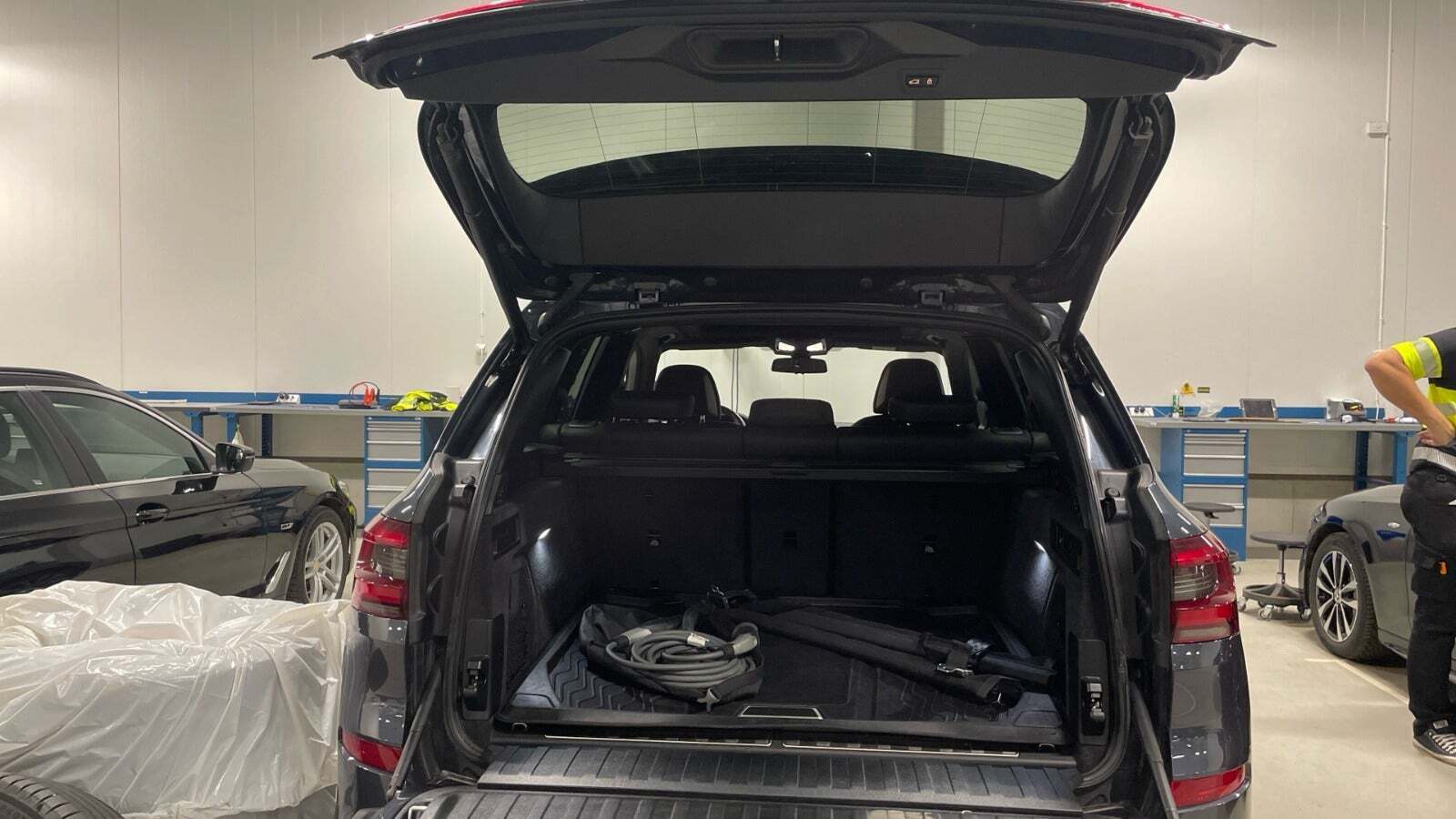 Grå BMW X5 fra 2022