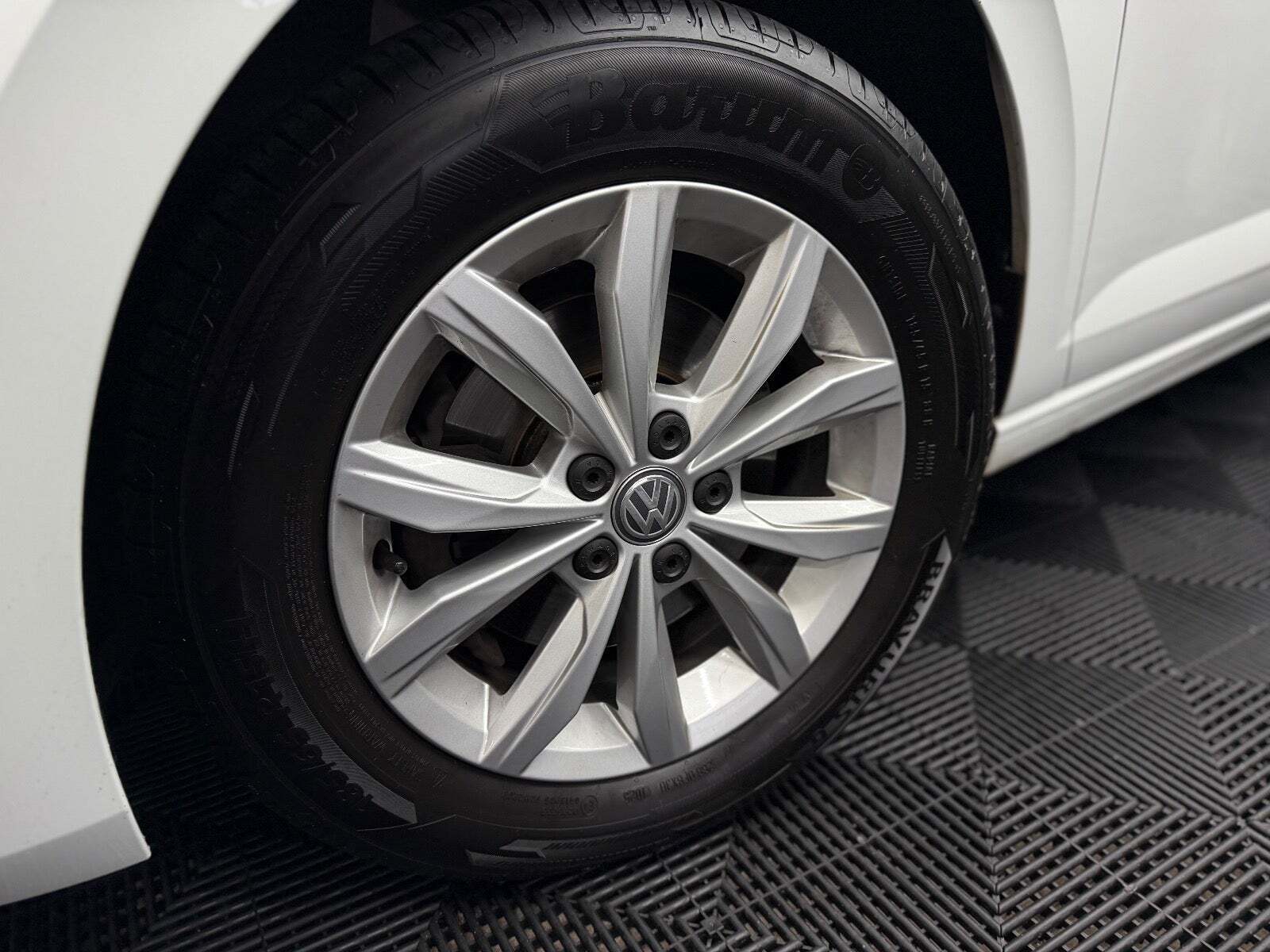 Hvid VW Polo fra 2019