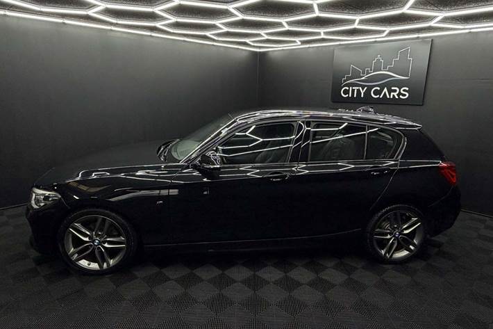 Sort BMW 118i fra 2019