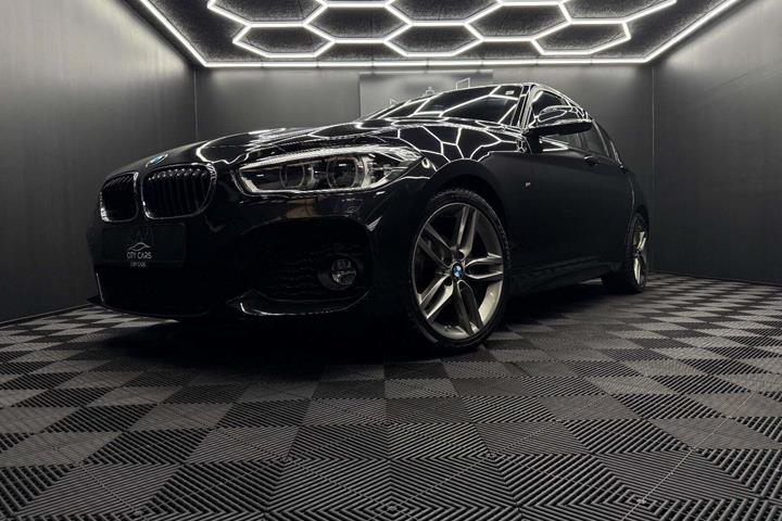 Sort BMW 118i fra 2019