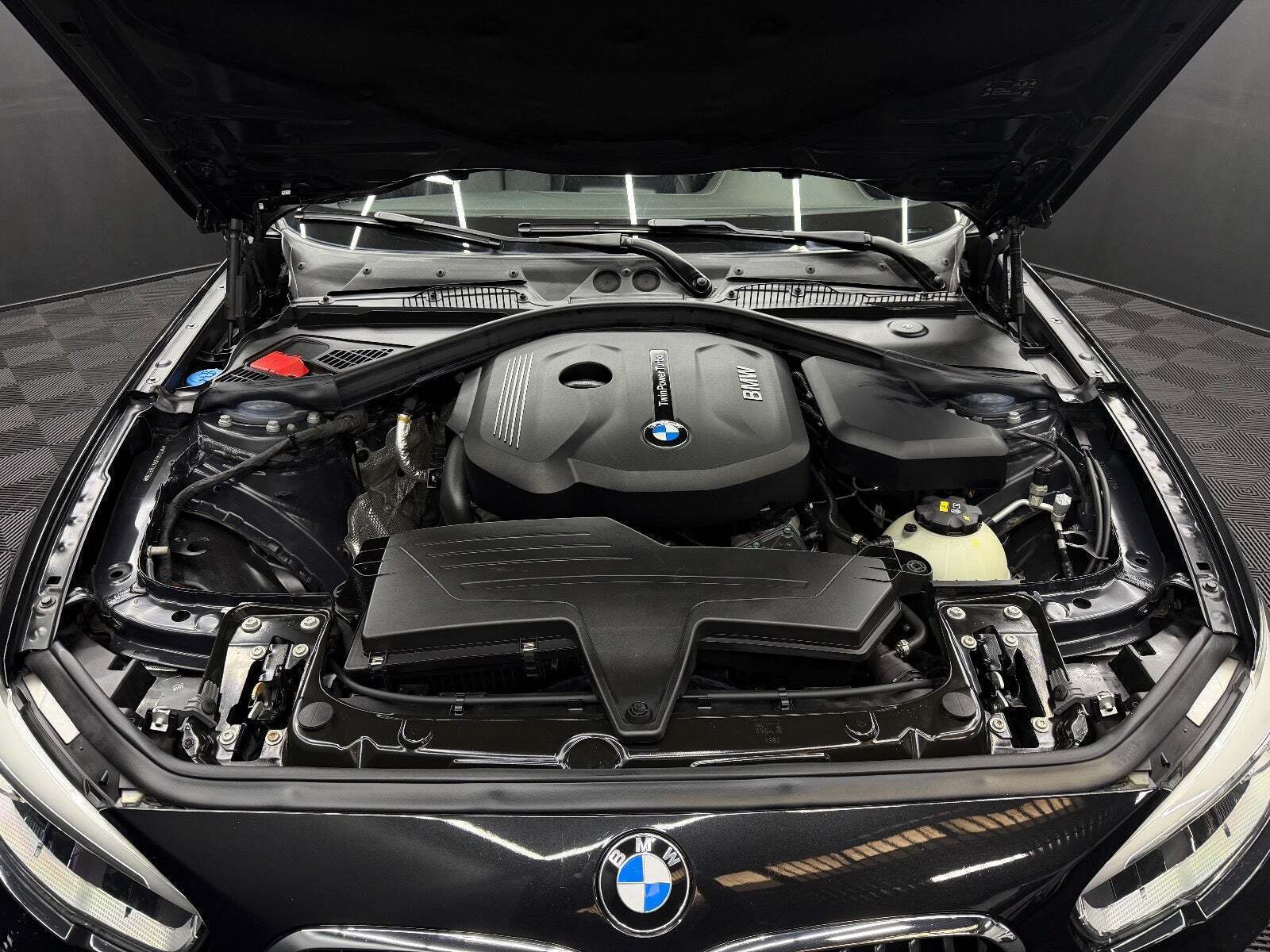 Sort BMW 118i fra 2019