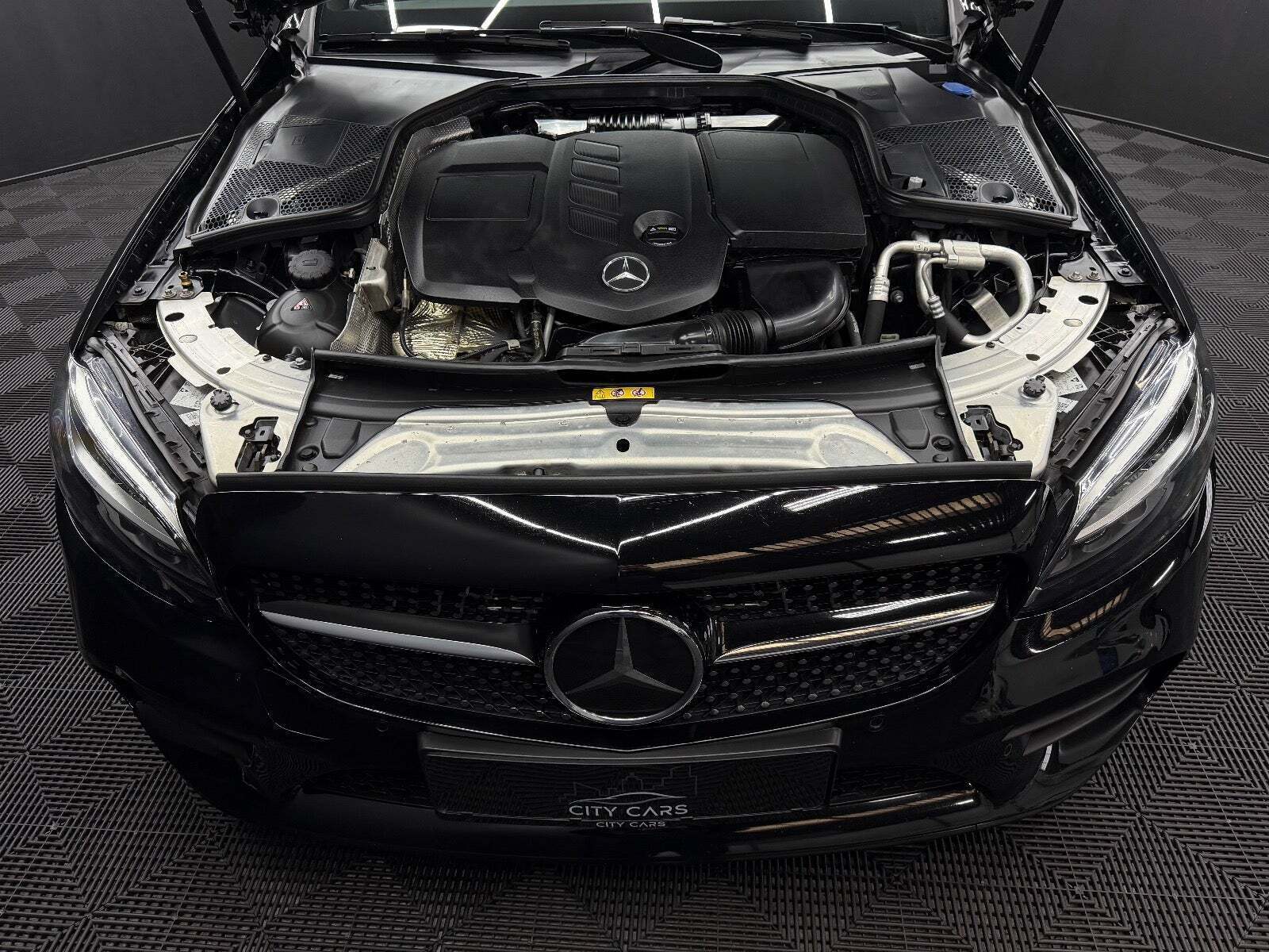 Sort Mercedes C220 d fra 2020