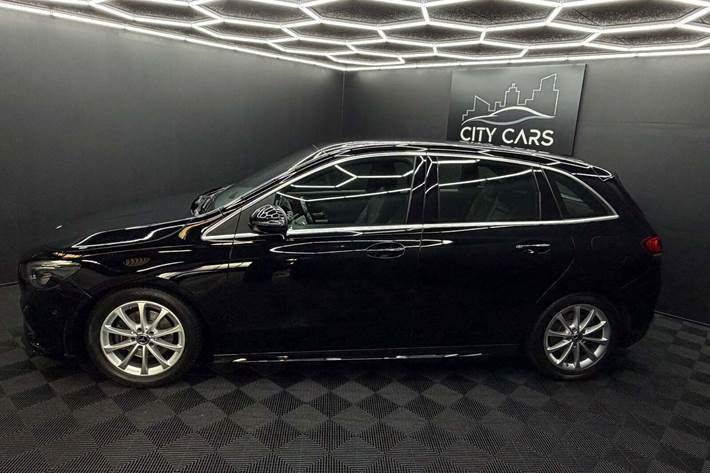 Sort Mercedes B200 fra 2020