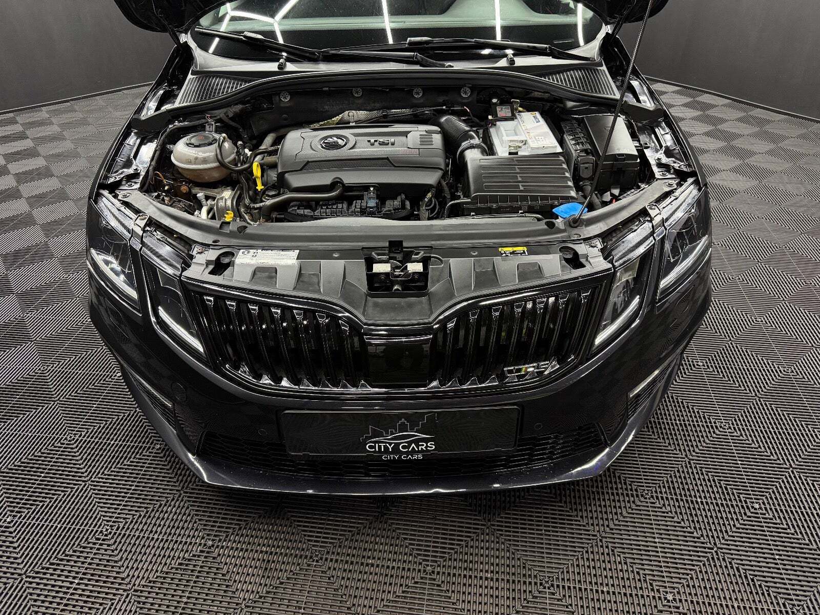 Sort Skoda Octavia fra 2018