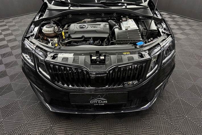 Sort Skoda Octavia fra 2018