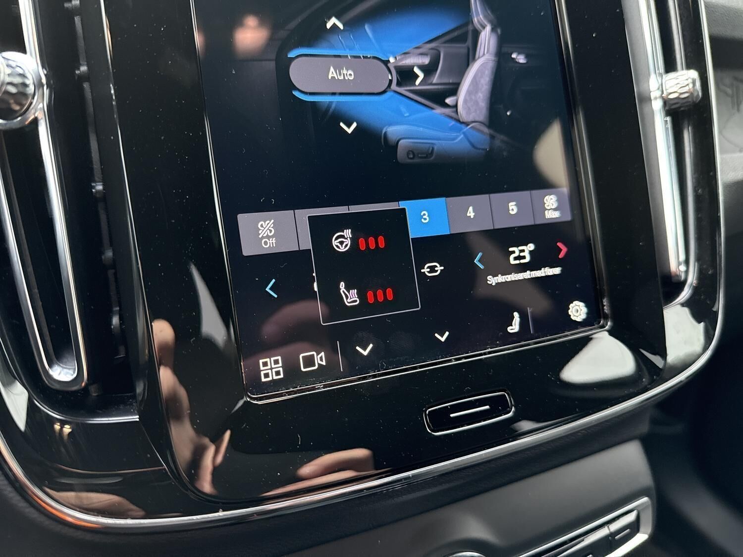 Blå Volvo EX40 fra 2025