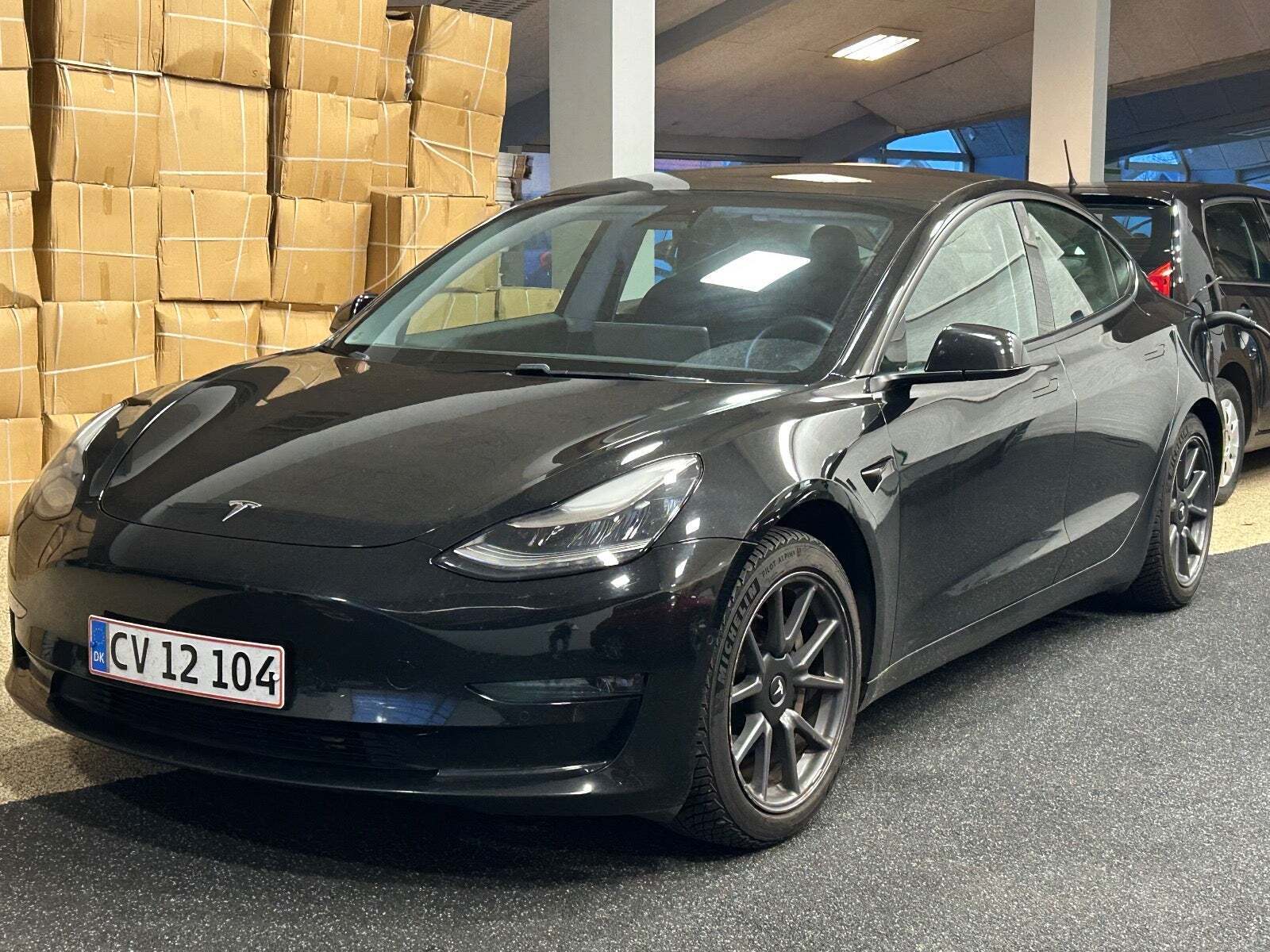 Sort Tesla Model 3 fra 2021