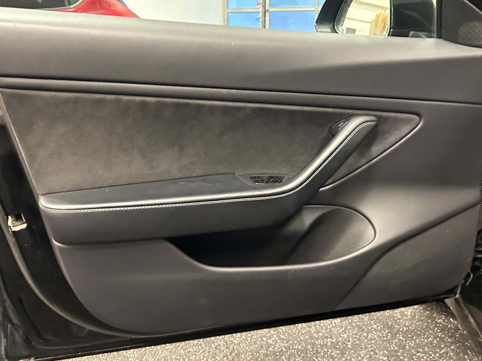 Sort Tesla Model 3 fra 2021