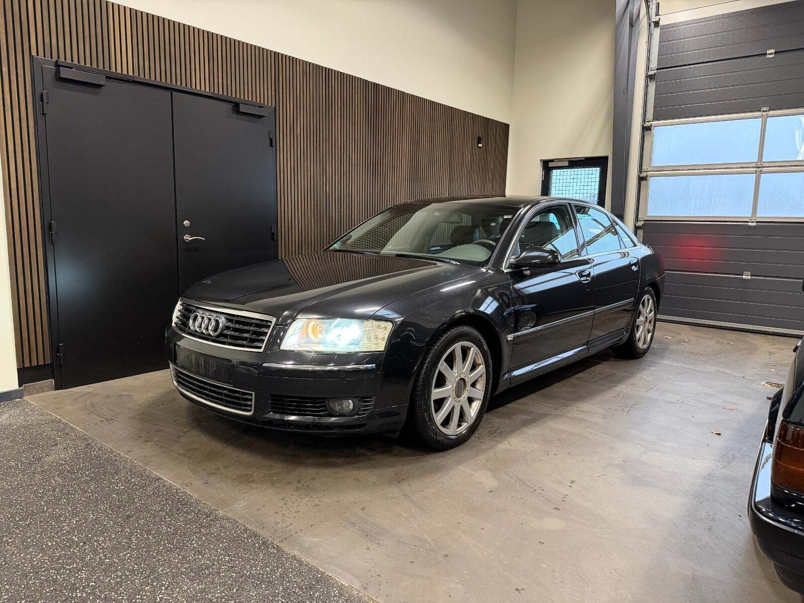 Audi A8 3,7 quattro Tiptr.