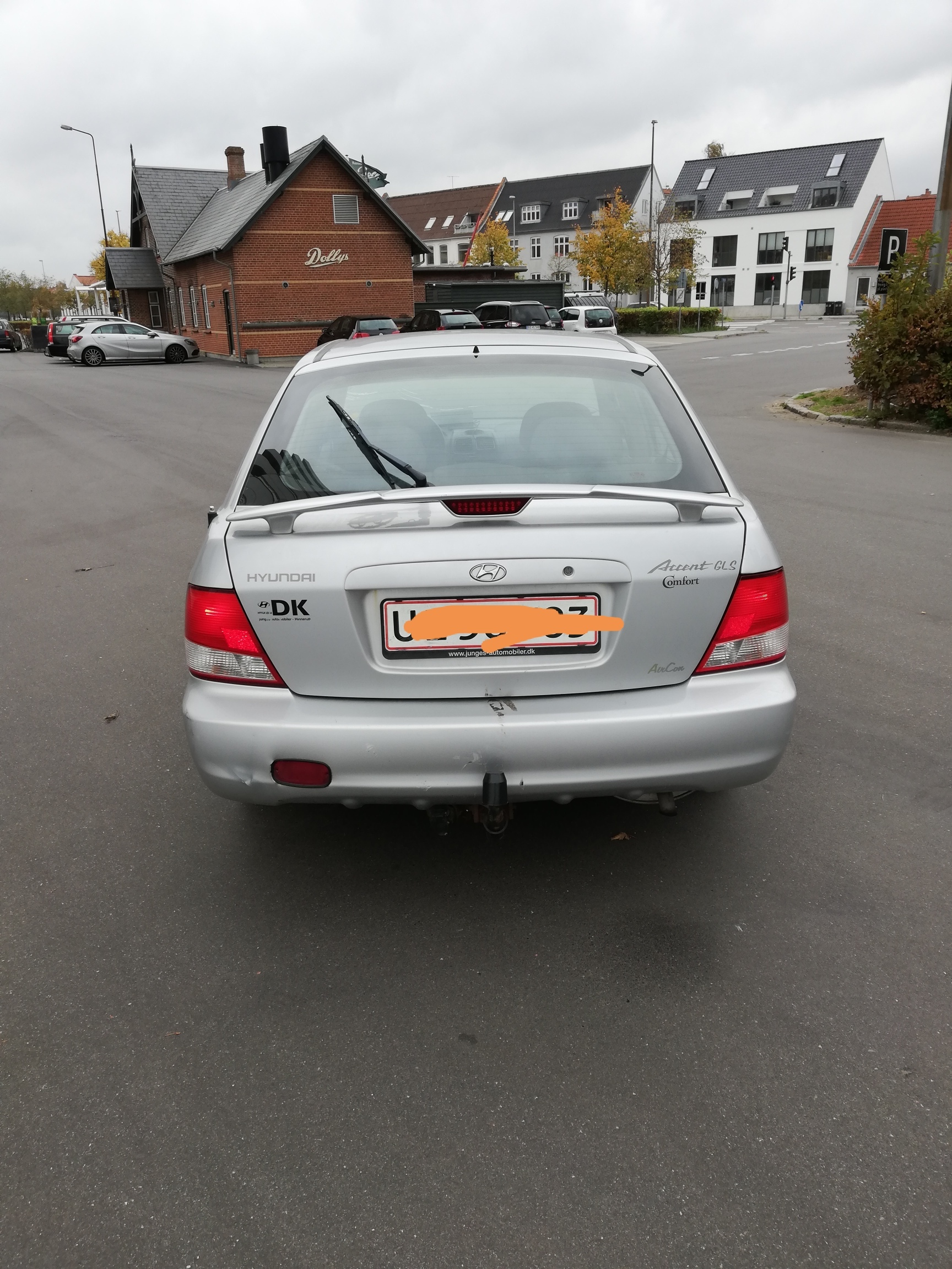 Grå Hyundai Accent fra 2001