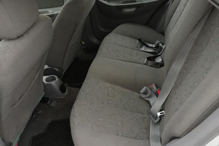 Grå Hyundai Accent fra 2001