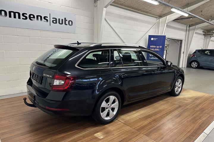 Sort Skoda Octavia fra 2020