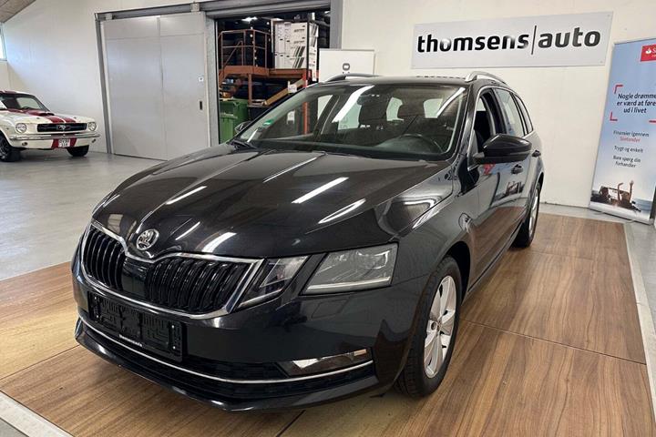 Sort Skoda Octavia fra 2020
