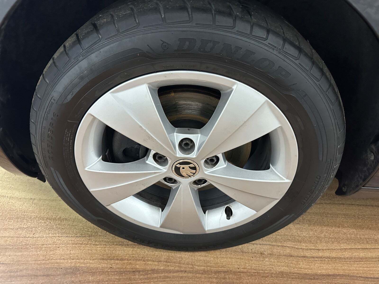 Sort Skoda Octavia fra 2020