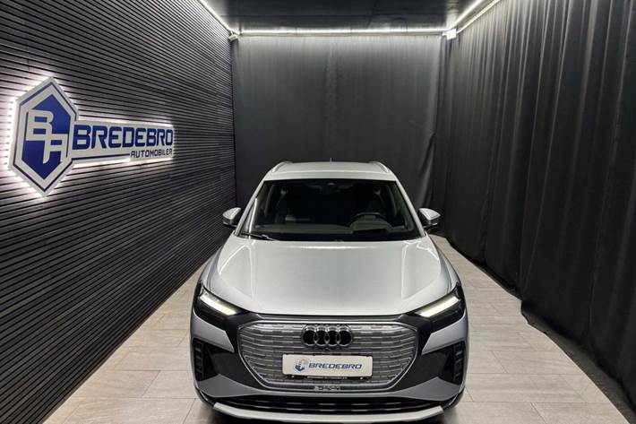 Sølv Audi Q4 e-tron fra 2024