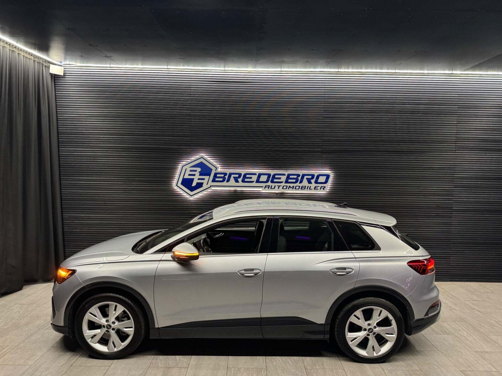Sølv Audi Q4 e-tron fra 2024