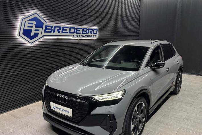 Grå Audi Q4 e-tron fra 2024 set udefra
