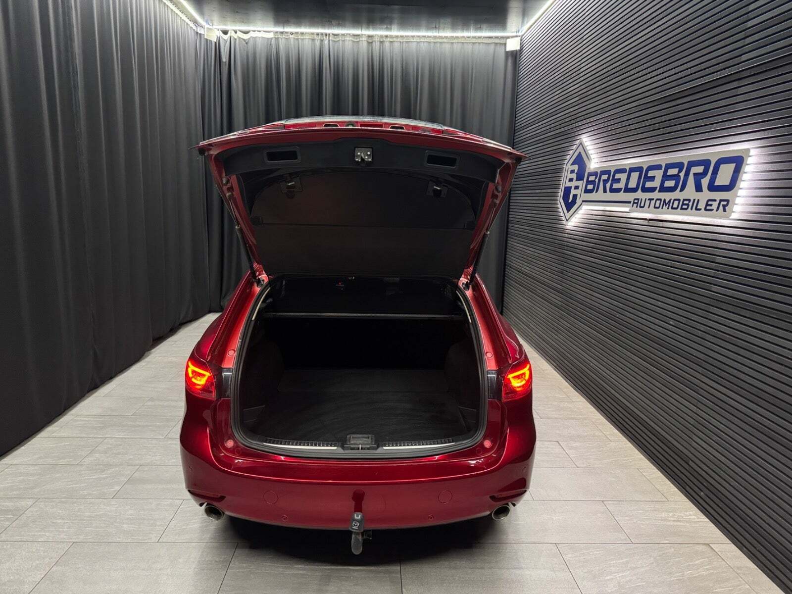 Rød Mazda 6 fra 2018