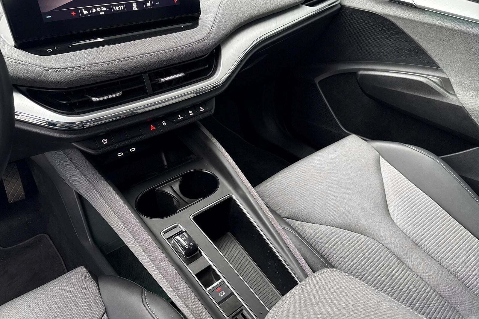 Hvid Skoda Enyaq fra 2023