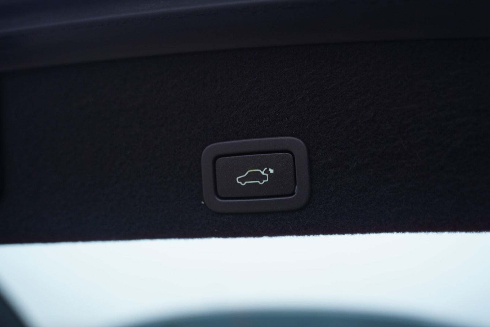 Grå Volvo XC60 fra 2016