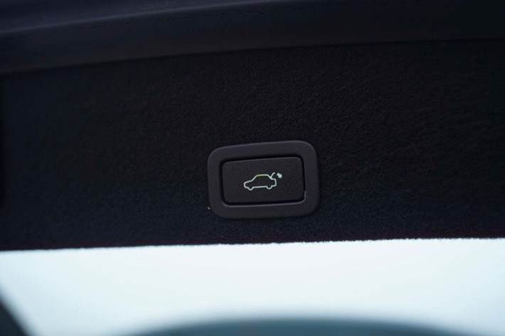 Grå Volvo XC60 fra 2016