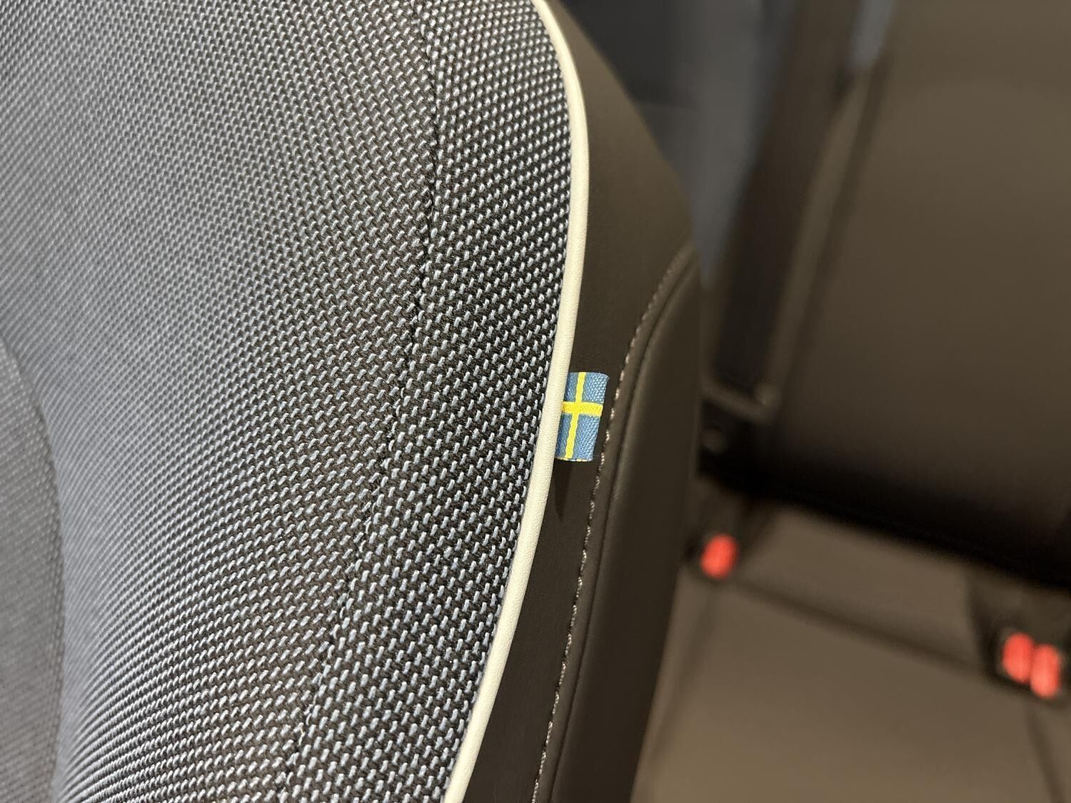 Grå Volvo EX30 fra 2025