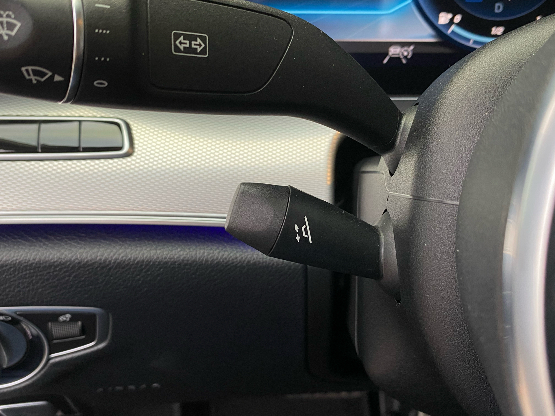 Sølv Mercedes E400 d fra 2019