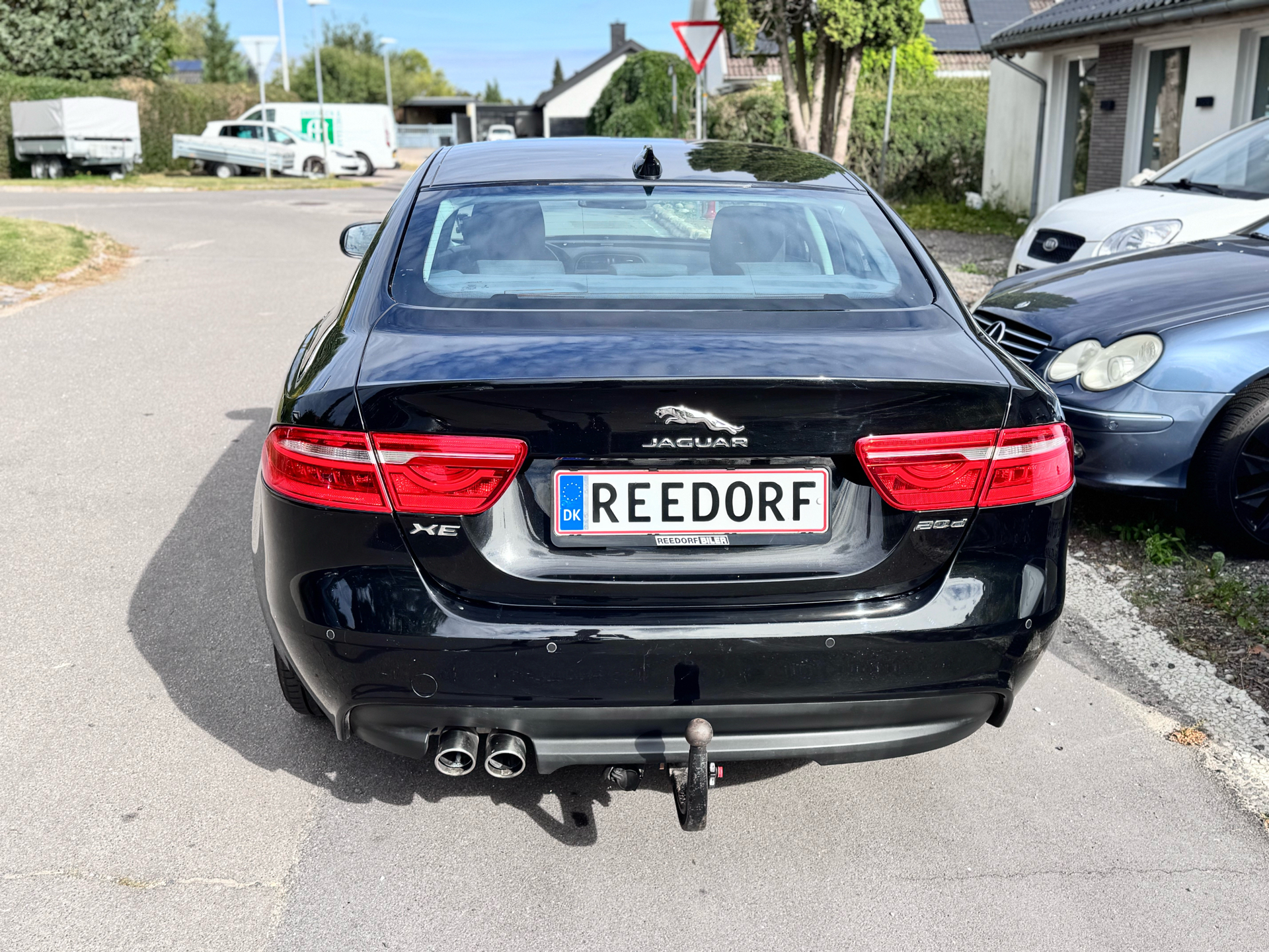 Sort Jaguar XE fra 2018