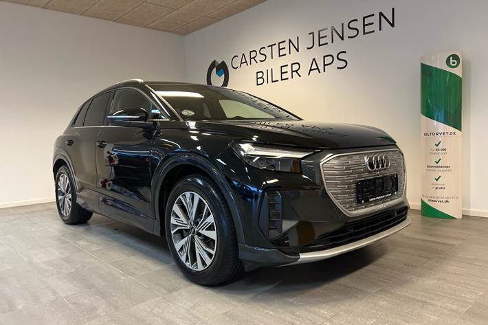 Sort Audi Q4 fra 2024 set udefra