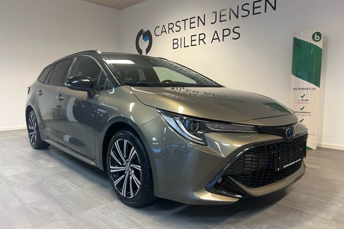 Grøn Toyota Corolla fra 2022 set udefra