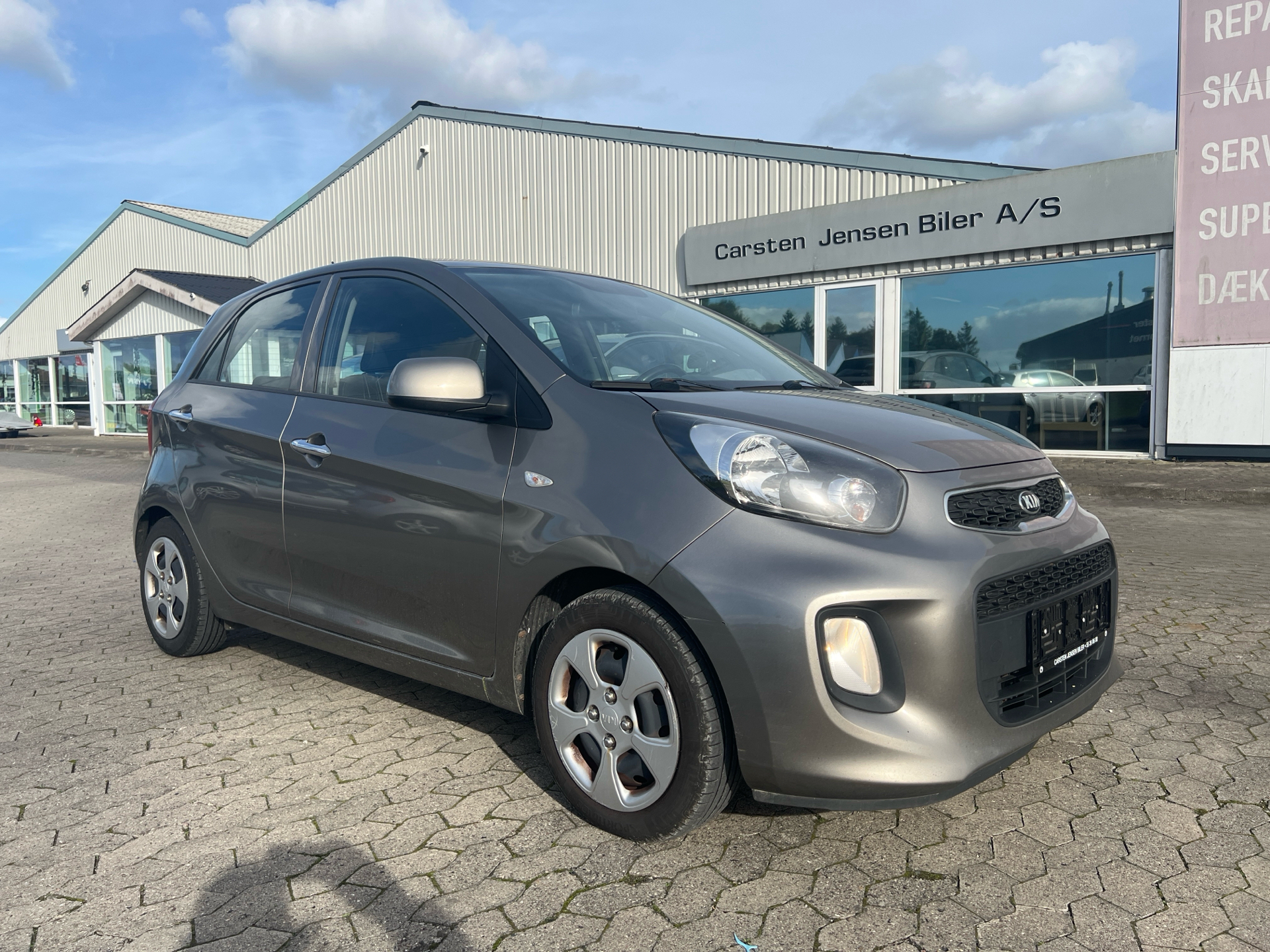 Grå Kia Picanto fra 2015