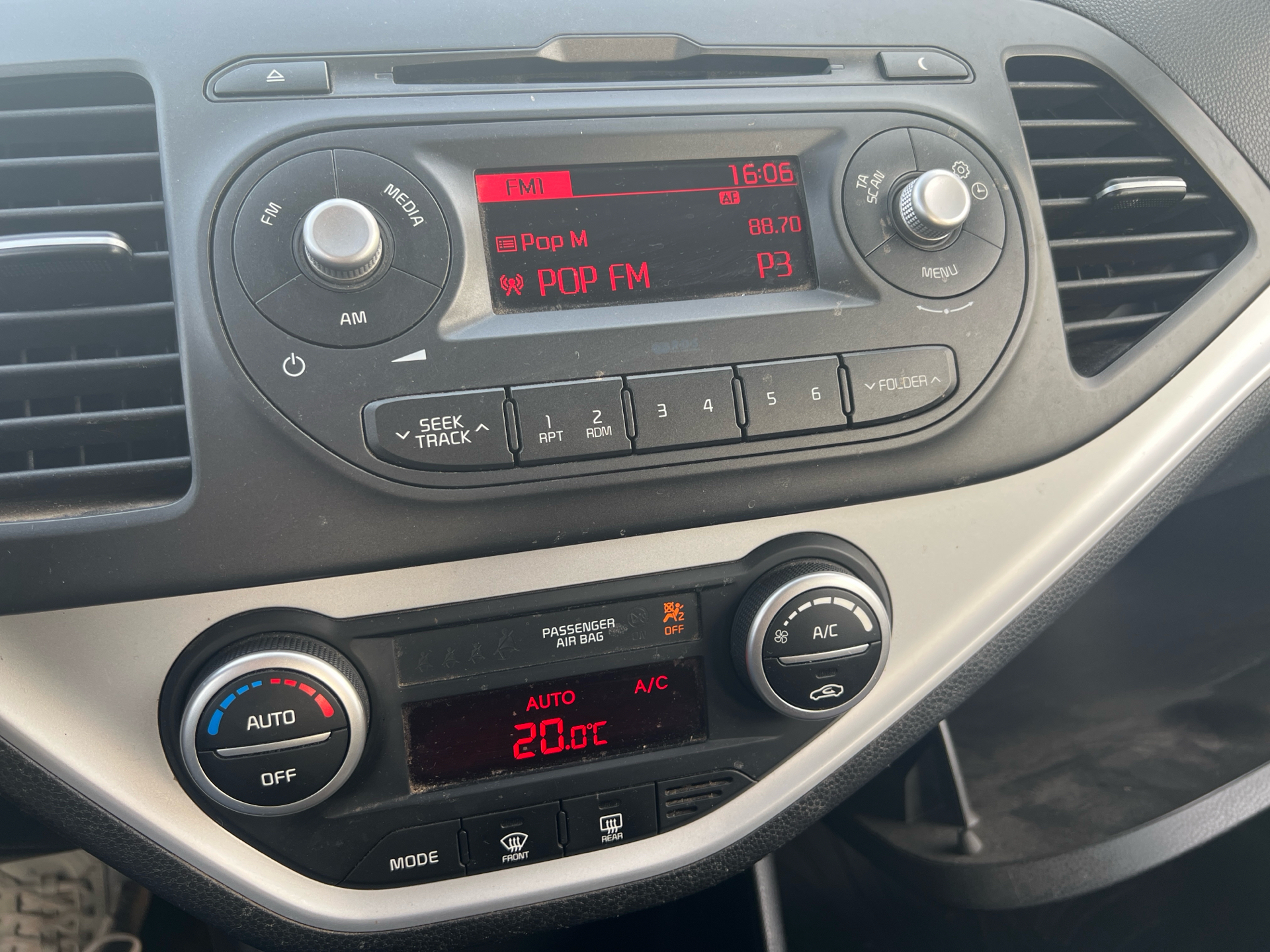 Grå Kia Picanto fra 2015