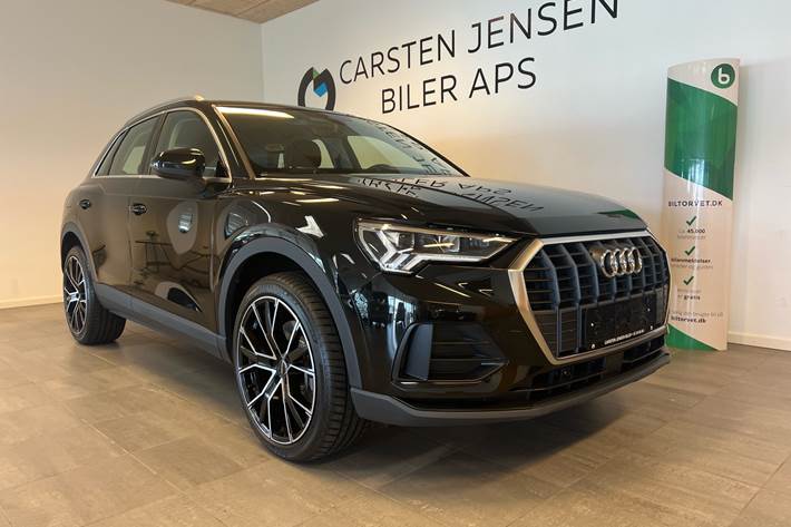 Sort Audi Q3 fra 2022 set udefra