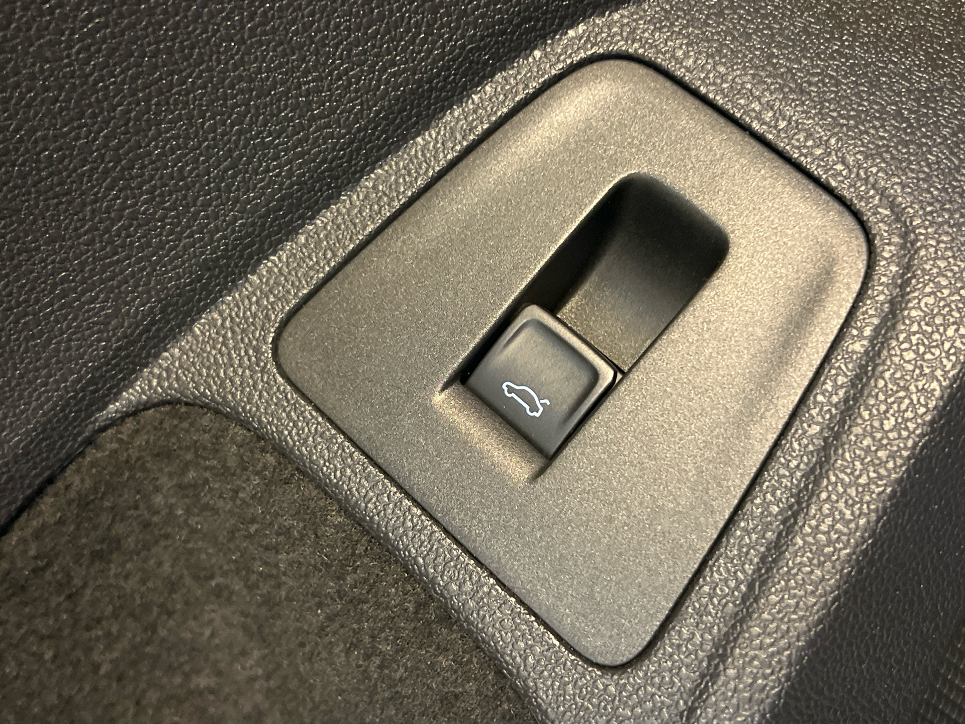 Grå VW Tiguan fra 2019