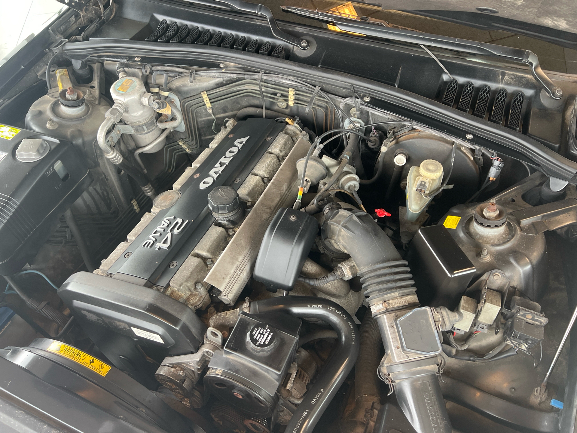 Blå Volvo 960 fra 1993