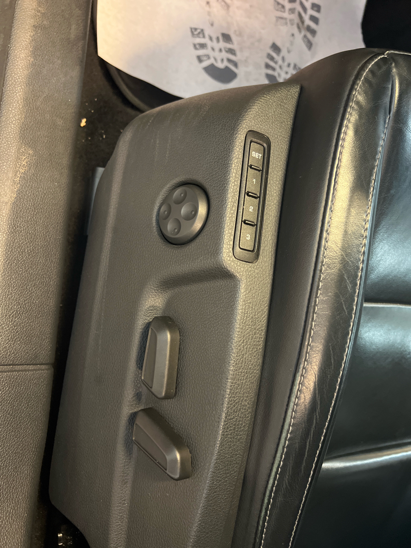 Sort Skoda Superb fra 2015