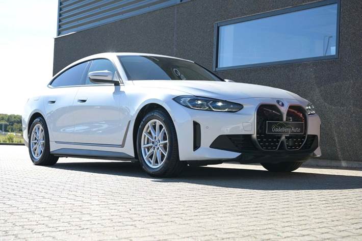 Hvid BMW i4 fra 2022